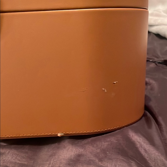 Dyson Airwrap Fuchsia in light brown leather case. - Picture 2 of 9